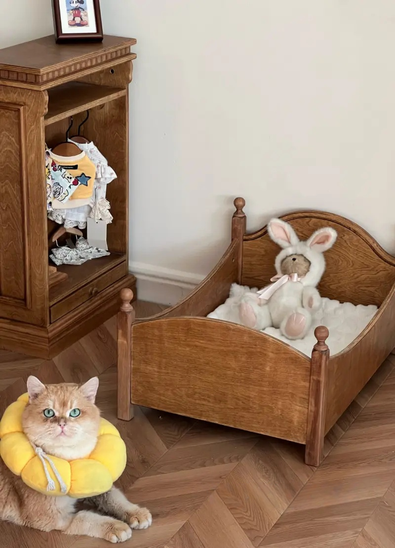 Retro Wooden Pet Bed Overview 7